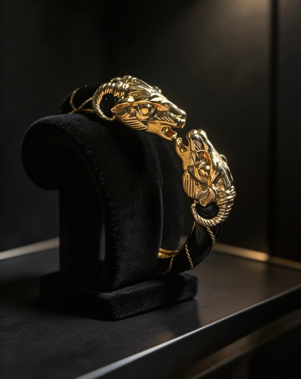 🐏 POWER STATEMENT: David Stannard 1980s Sculptural Rams Head Bracelet - Black Enamel & Gold